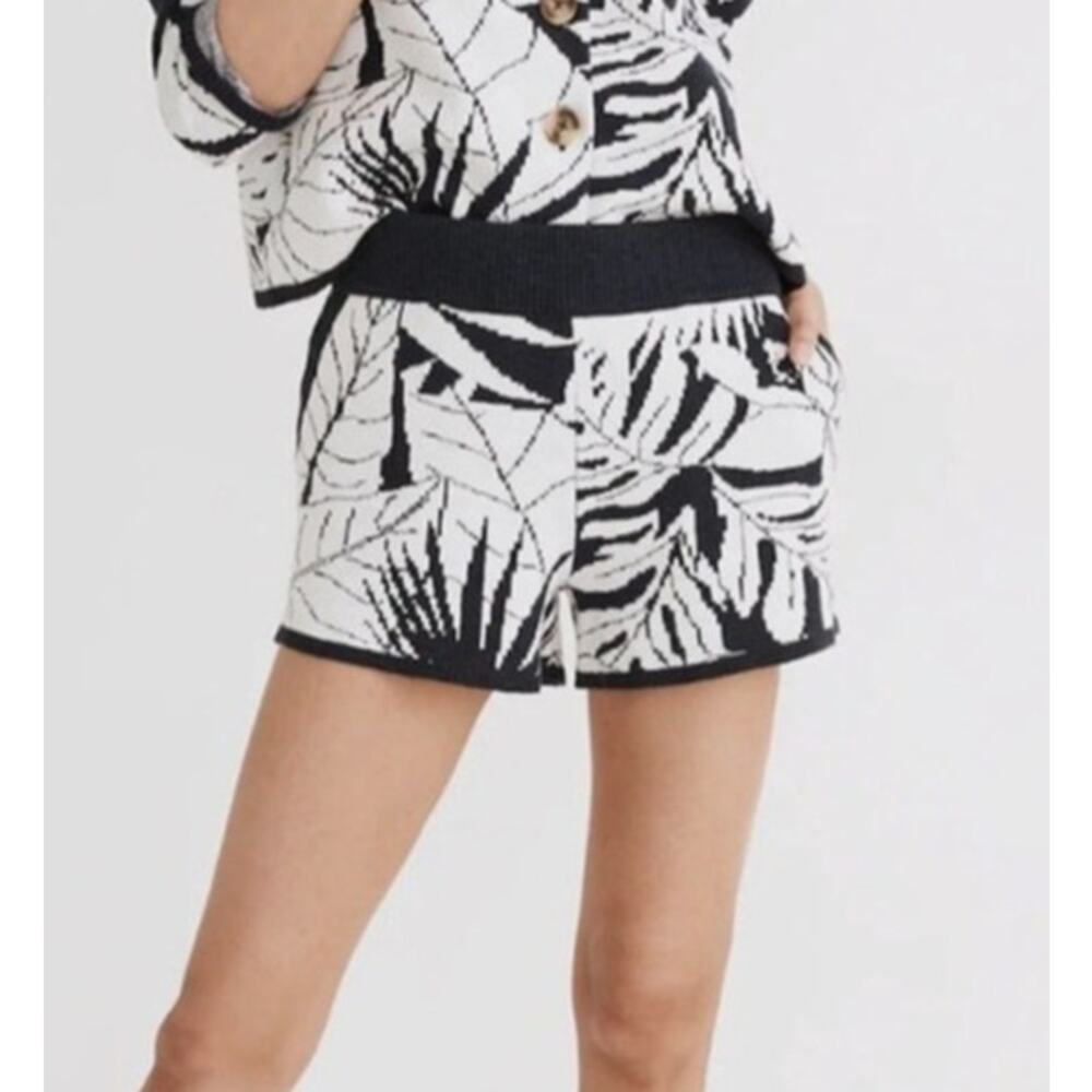 Madewell Dark Blue Pull On Shorts in Tropical Vacation